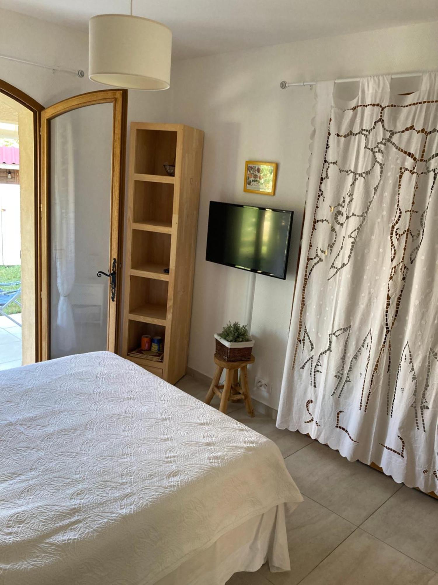 Bed & Breakfast Les Lillas Saint-Jeannet  Bagian luar foto
