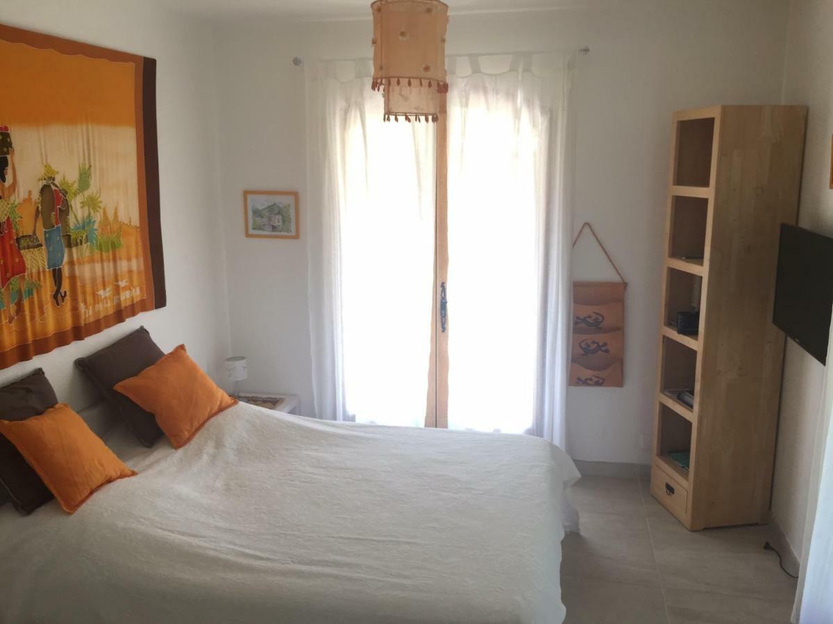 Bed & Breakfast Les Lillas Saint-Jeannet  Bagian luar foto