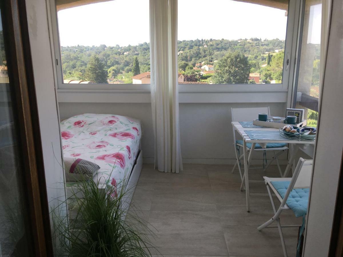Bed & Breakfast Les Lillas Saint-Jeannet  Bagian luar foto