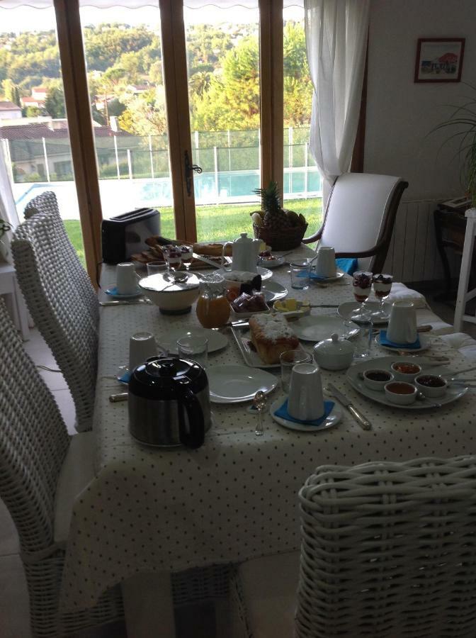 Bed & Breakfast Les Lillas Saint-Jeannet  Bagian luar foto