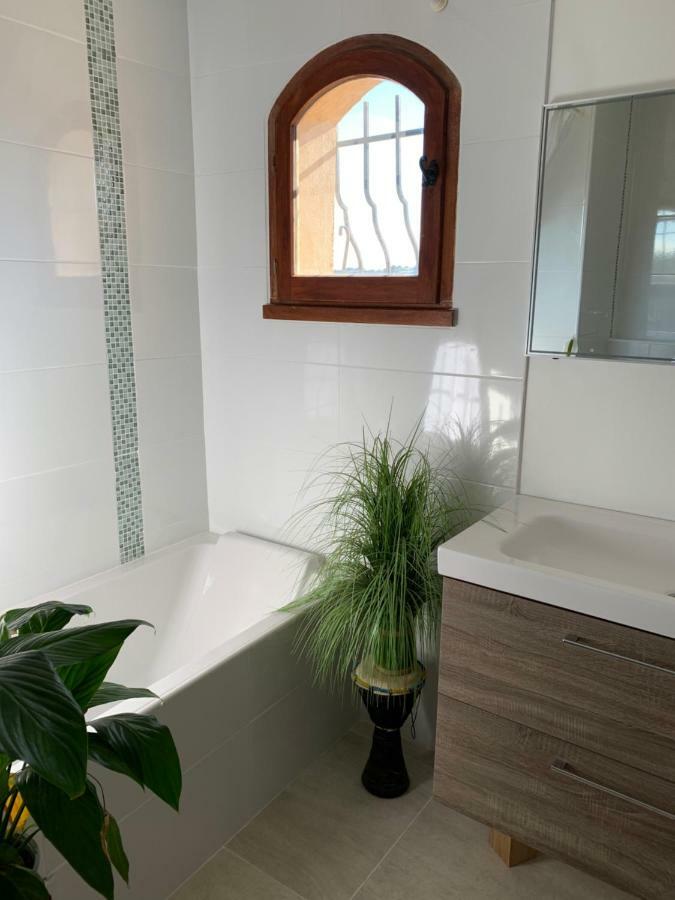 Bed & Breakfast Les Lillas Saint-Jeannet  Bagian luar foto
